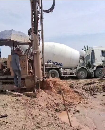 梁子湖区岩石井施工