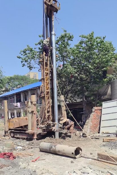 梁子湖区岩石井