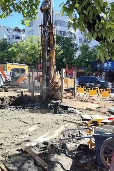 梁子湖区岩石井